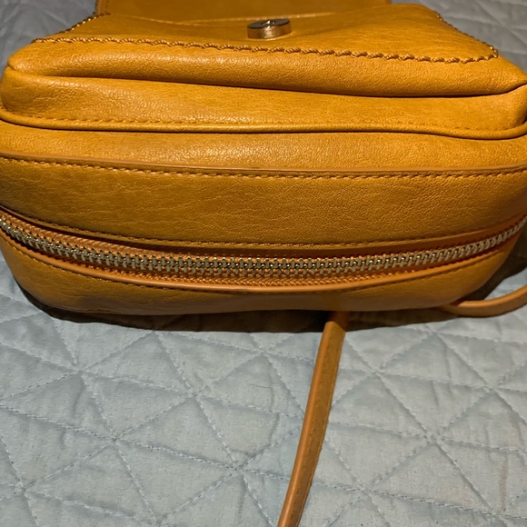MMS Vegan Mini Journey Crossbody - Picture 4 of 7